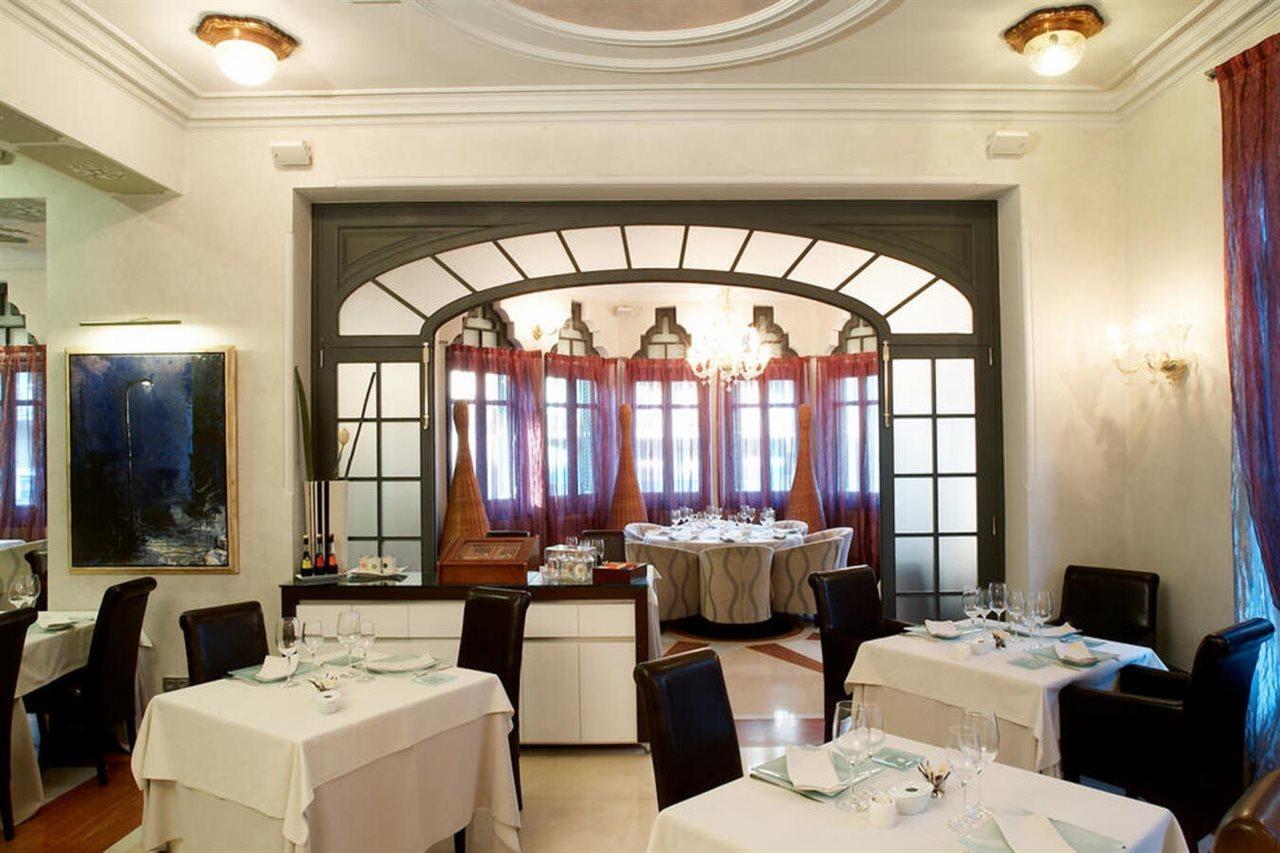 Hotel Sant Roc Solsona Bagian luar foto