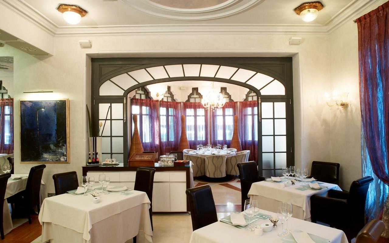 Hotel Sant Roc Solsona Bagian luar foto